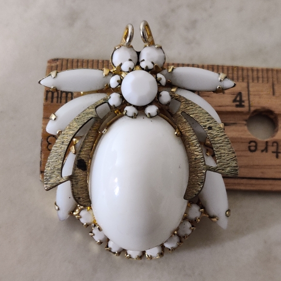 Vintage JULIANA Delizza & Elster Milk Glass Bee Bug Insect Pin Brooch - Picture 14 of 16